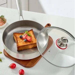Titanium frying pan with toast and tempered glass lid